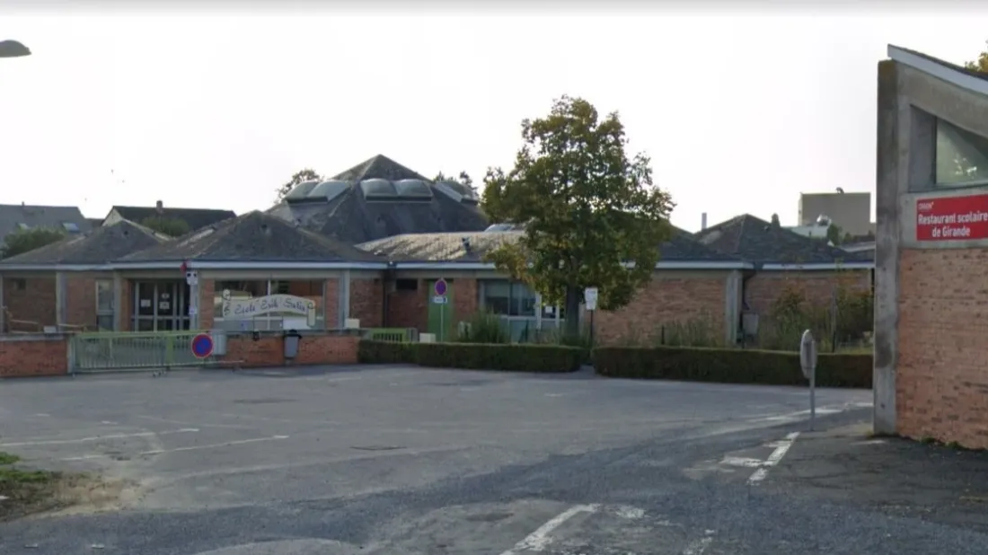 ecole maternelle Erik Satie Craon restaurant Girande_04 03 22_Street View - Google Maps